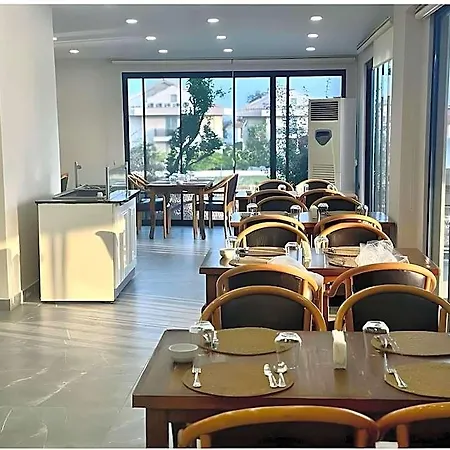 Azalia Garden 4* Side